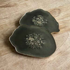 La Luna decorations - luxe epoxy onderzetters - dienbladen - oesters in lijst - decoratie - interieur - accessoires - gifts - cadeau - handgemaakt groen met goud en gouden rand